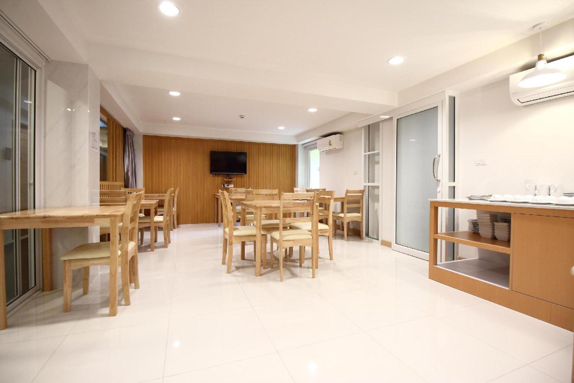 Hotel Super Oyo 483 Pannee Khaosan 3*